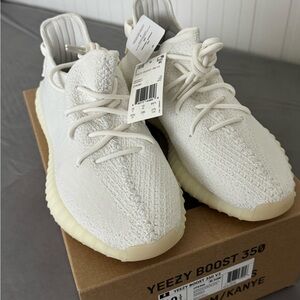 NWT M10.5 Adidas Yeezy Boost 350 V2 in Off-White